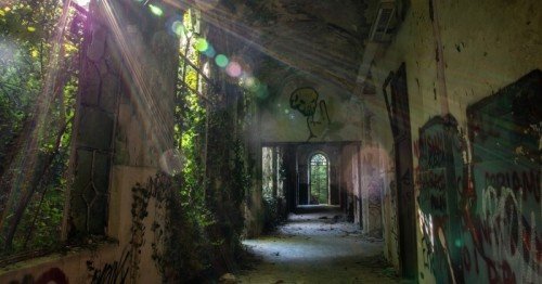 Italian paranormal stories.